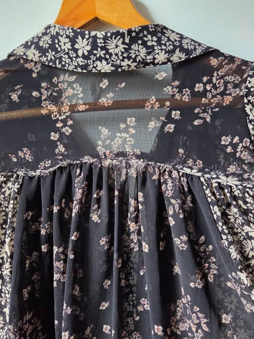 EUC FREE PEOPLE DITSY FLORAL ROMANTIC BOHO TOP SIZE XS - Picture 7 of 15